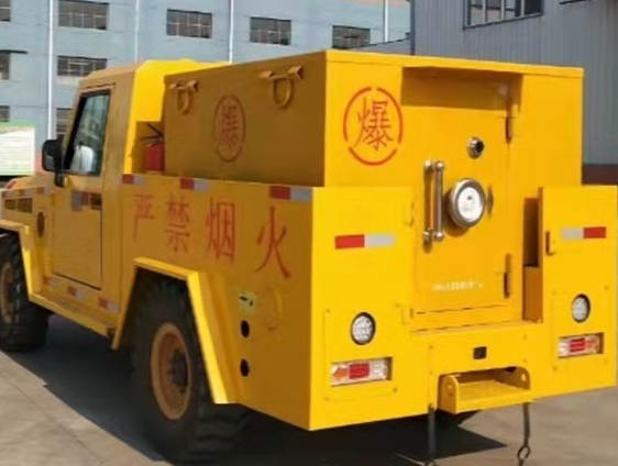 三才镇凯龙爆破器材运输车：保障爆破任务的安全运行