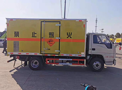 三才镇爆破器材运输车技术升级与安全合规新趋势
